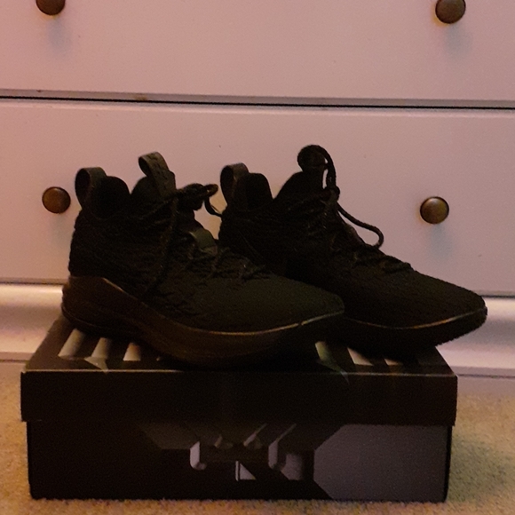 nike lebron 15 triple black